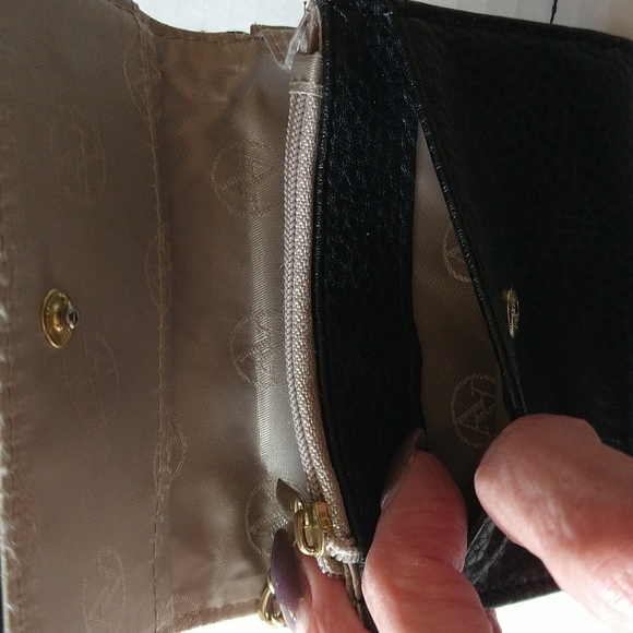 VGUC. Adrienne Vittadini wallet/keychain. - Picture 4 of 5